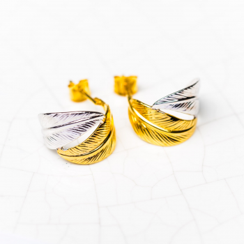 Boucle femme grandes créoles plumes Or bicolore.