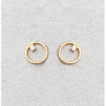 Boucles d'oreilles cercle fil rond  serti d'un diamant de laboratoire.