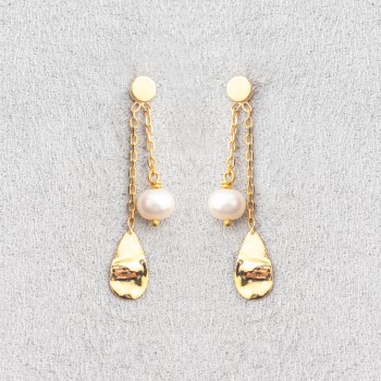 Boucle d'oreille femme pendante goutte froissée et perle d'eau douce.