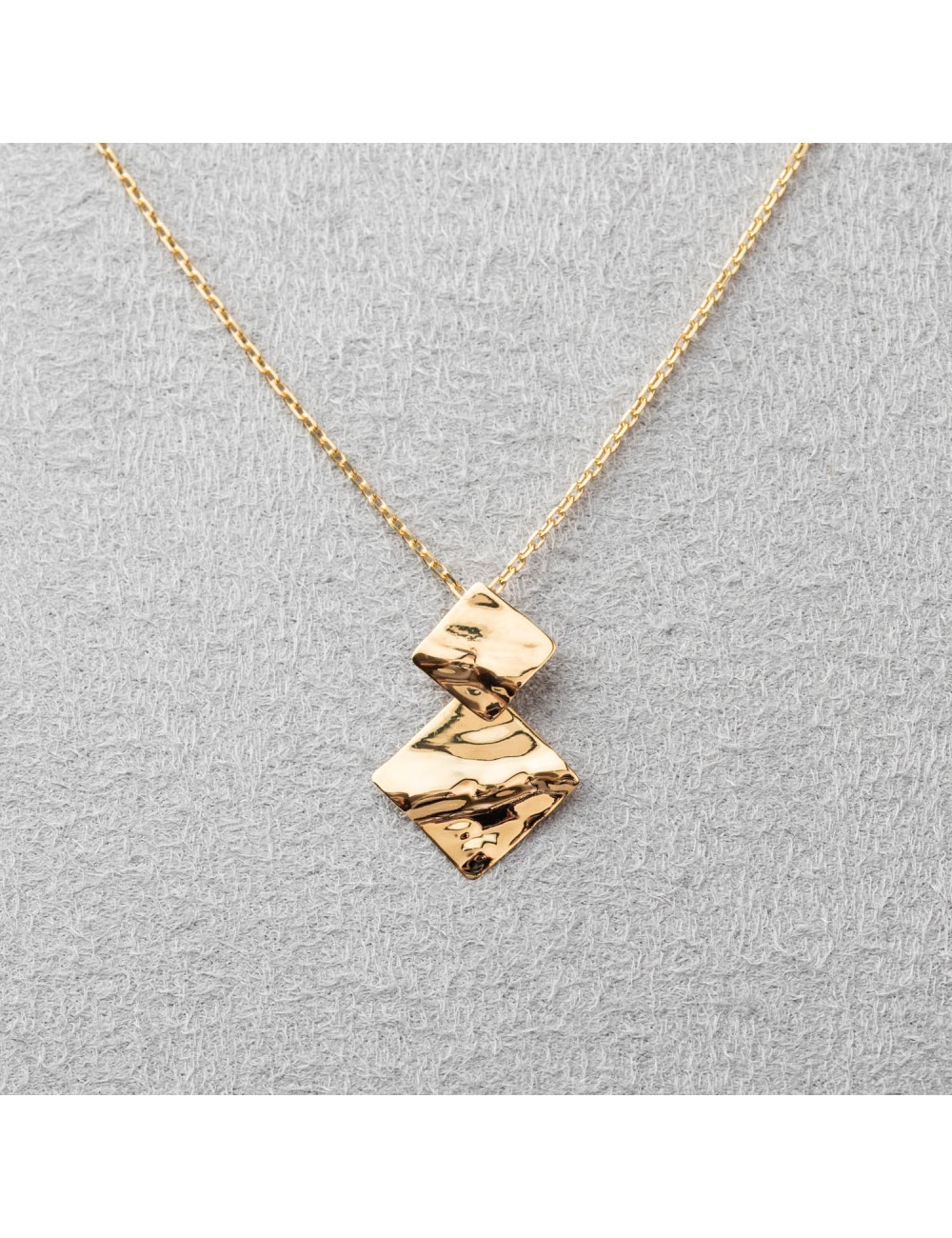 Collier femme double carré froissé en losange.