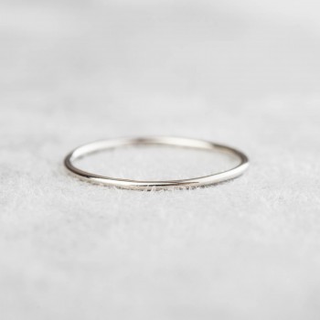 Bague fil simple or jaune blanc ou rose 18 Carats.