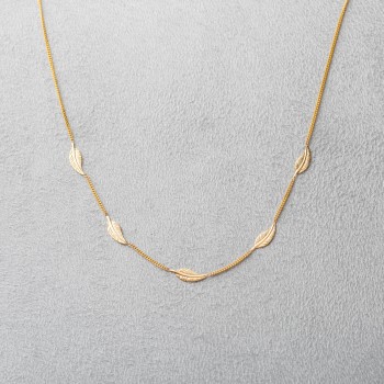 Collier femme 5 plumes en or 18 carats.