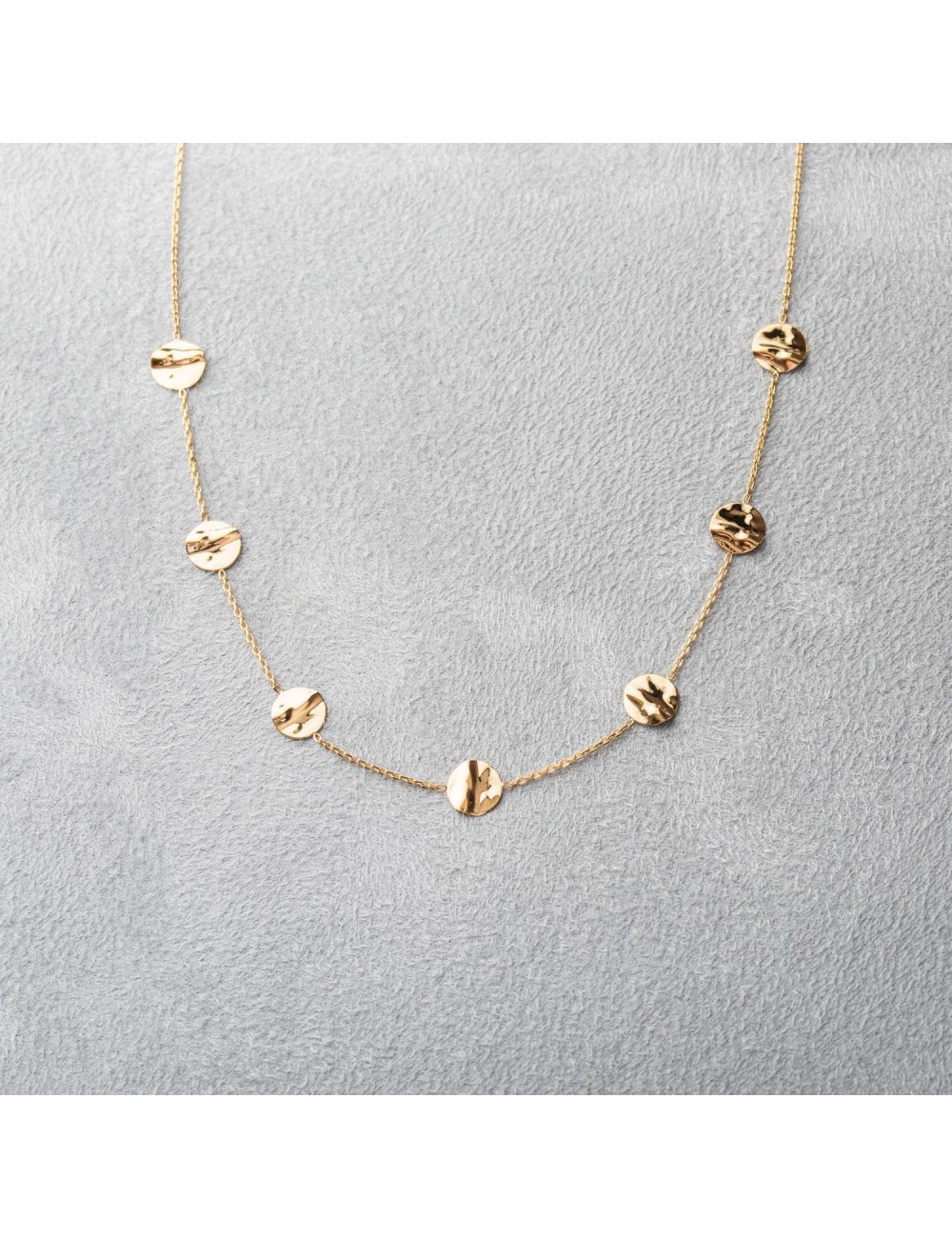 Collier femme 7 ronds froissés en or 18 carats.