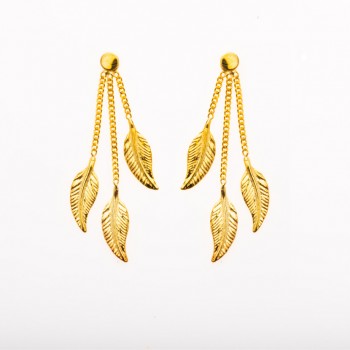 Boucle d'oreille femme trois plumes pendantes en or 18 carats.