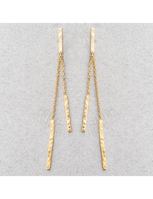 Boucle d'oreille fil grunge en or 18 carats.