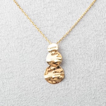Collier femme triple cercles froissé en or 18 carats.
