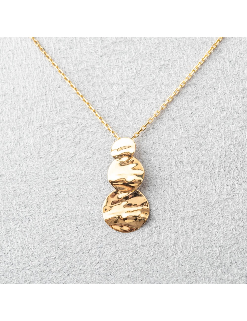 Collier femme triple cercles froissé en or 18 carats.
