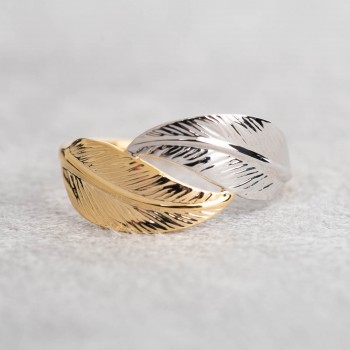 Bague grande double plume en or bicolore 9 carats.