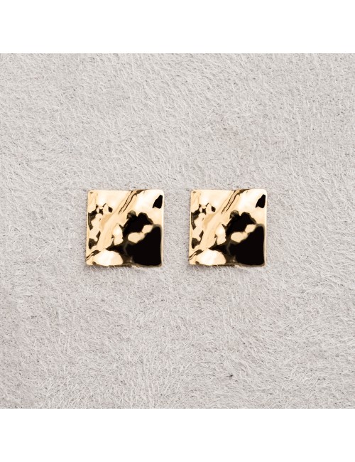 Boucle d'oreille femme grand carré froissé en or 9 carats.