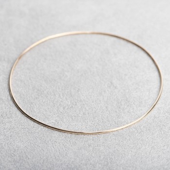 Bracelets femme fil rond rigide en or 9 carats.