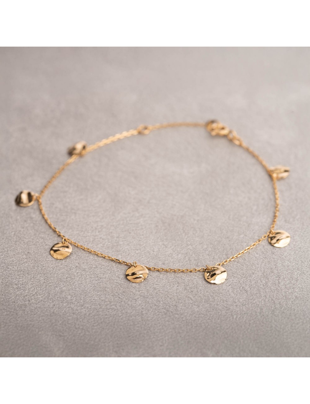 Bracelet femme breloques rondes en or 9 carats.