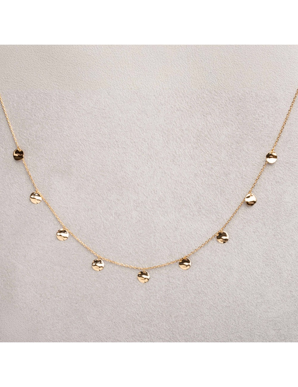 Collier femme breloque de ronds froissés en or 9 carats.