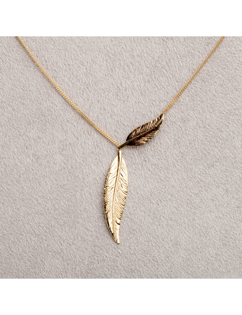 Collier femme double plume en Y en or 9 carats.