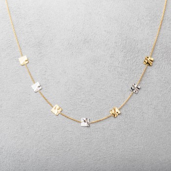 Collier femme orné de carré froissé en or 9 carats.