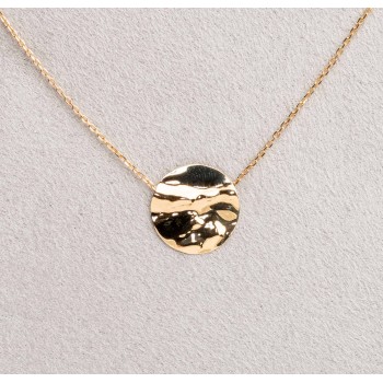 Collier femme petit rond froissé simple en or 9 carats.