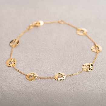 Bracelet rond froissé et ajouré en or 9 carats.