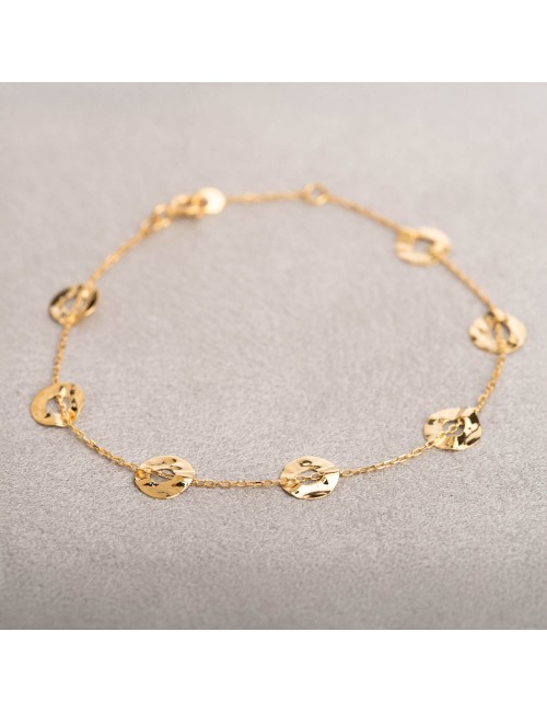 Bracelet rond froissé et ajouré en or 9 carats.