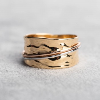 Bague femme or froissé 11mm avec fil rose et blanc en or 18 carats.