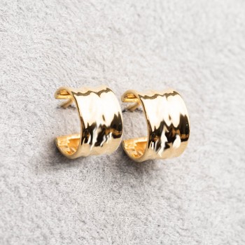 Boucles d'oreilles femme créoles en or 18 carats.