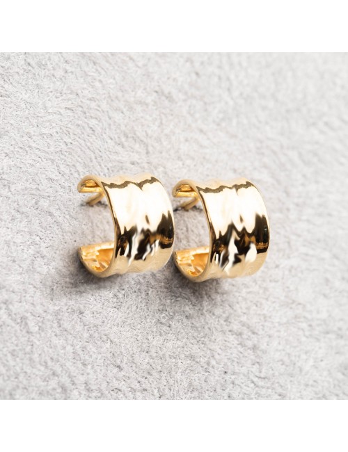 Boucles d'oreilles femme créoles en or 18 carats.