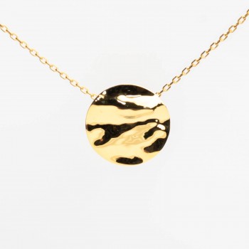 Collier femme grand rond froissé en or 18 carats.