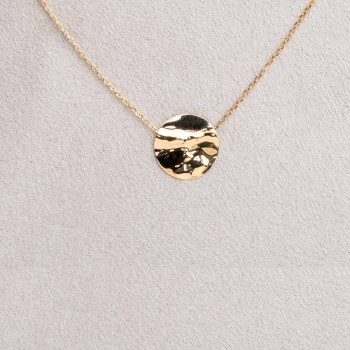 Collier femme petit rond froissé en or 18 carats.