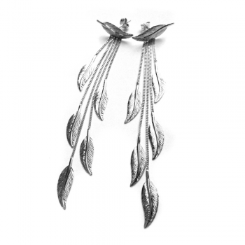 Boucle d'oreille femme pluie de moyenne plume en or 9 carats.