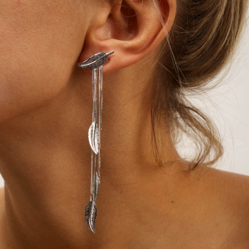 Boucle d'oreille femme pluie de moyenne plume en or 9 carats.